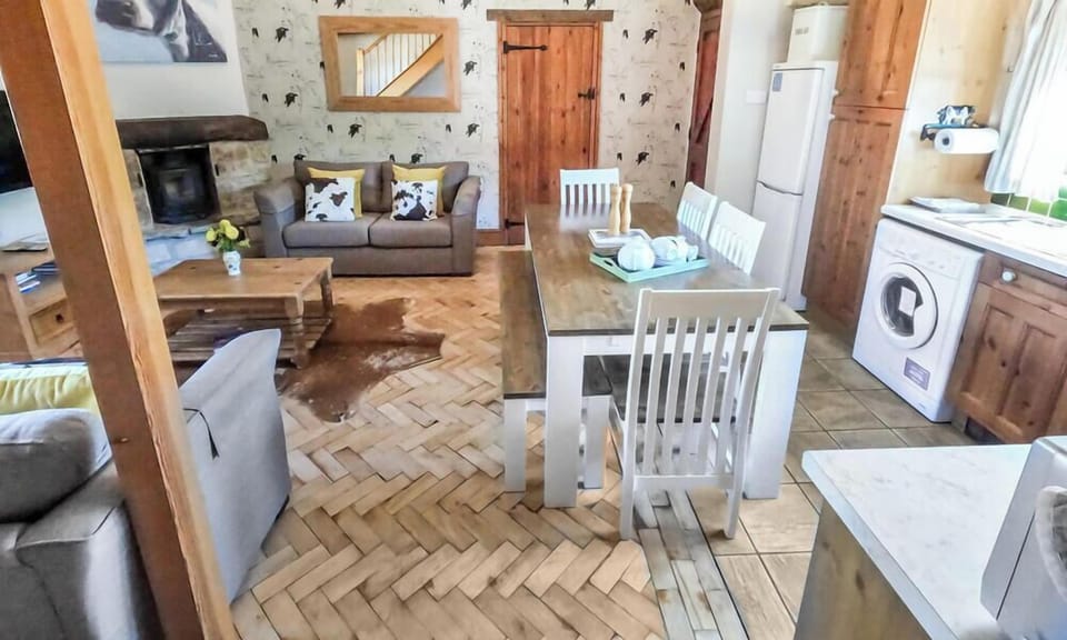 Cow Byre 1 Dining Table
