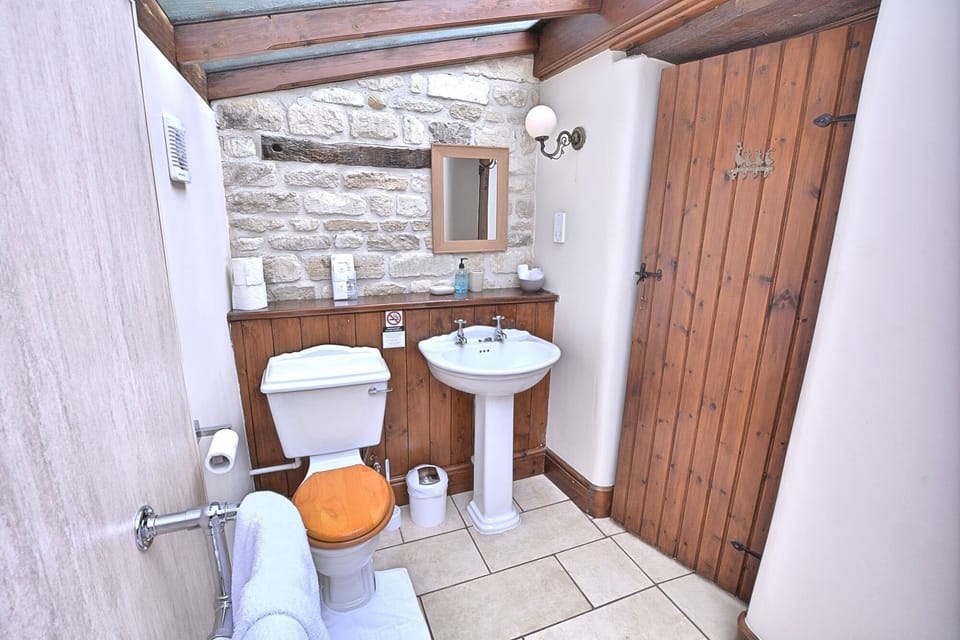 Old Dairy Bathroom