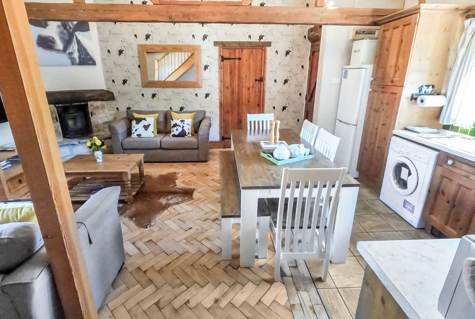 Cow Byre 1 Dining Table