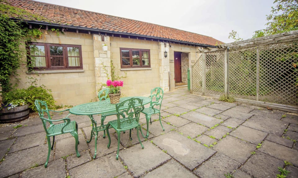 Cow Byre 1 Courtyard and BBQ