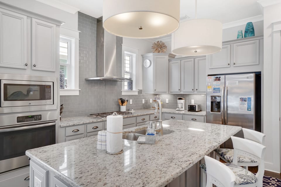 Kitchen with Breakfast Bar