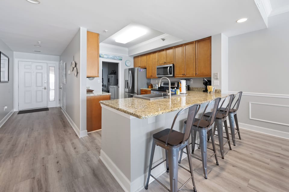 Dining Room with Bar 