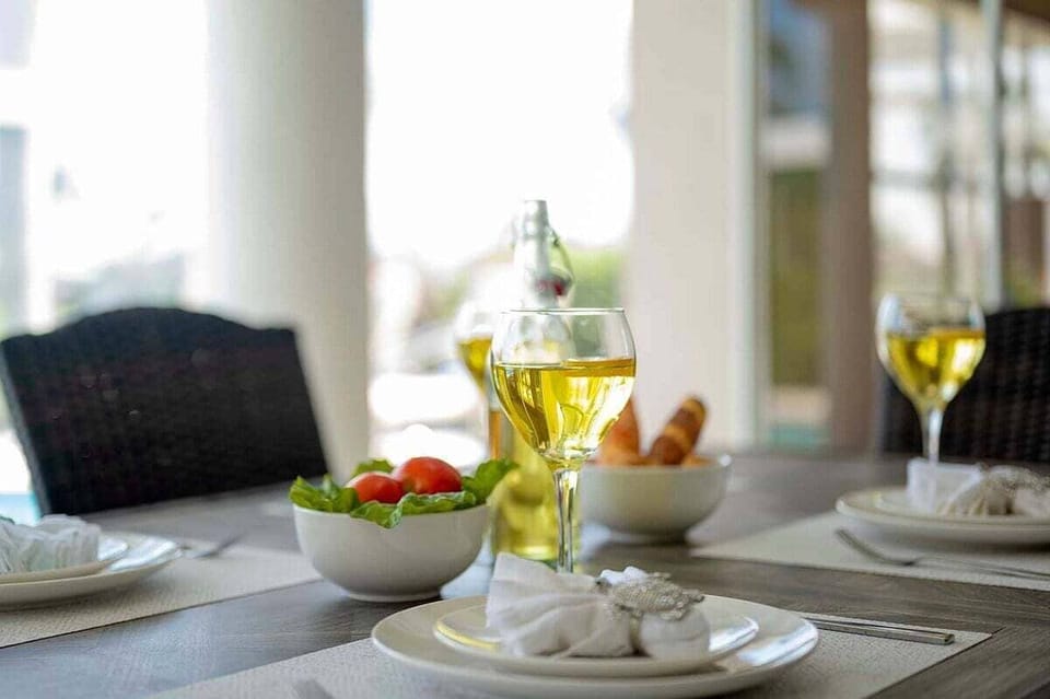 Enjoy your Meals Al Fresco Style