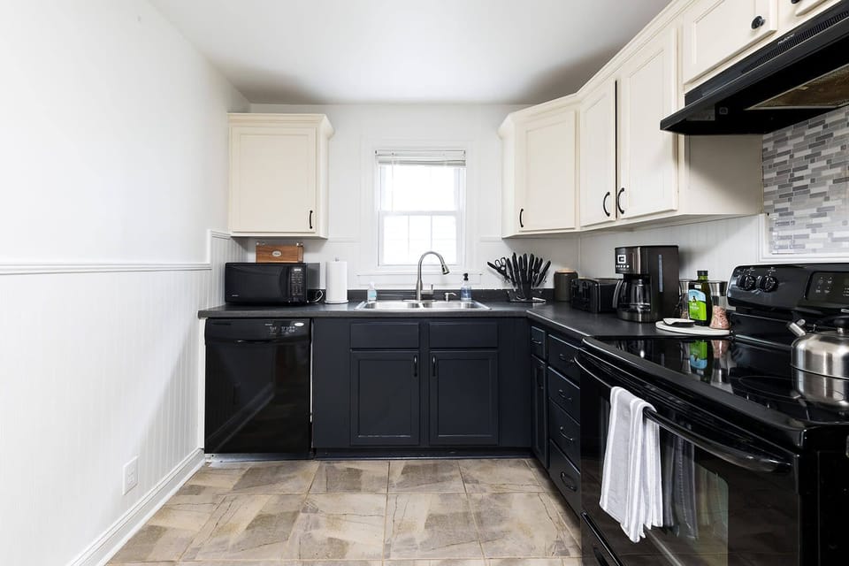Well-Equipped Kitchen Perfect for Home-Cooked Meals