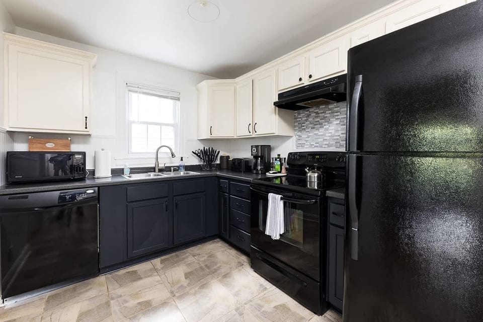 Well-Equipped Kitchen Perfect for Home-Cooked Meals
