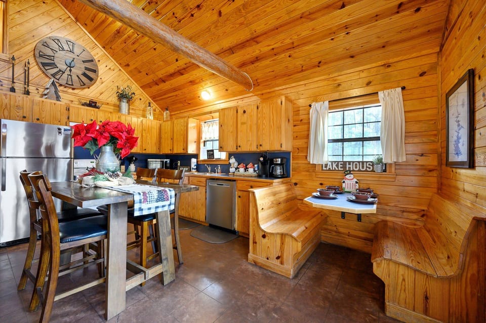 Full kitchen