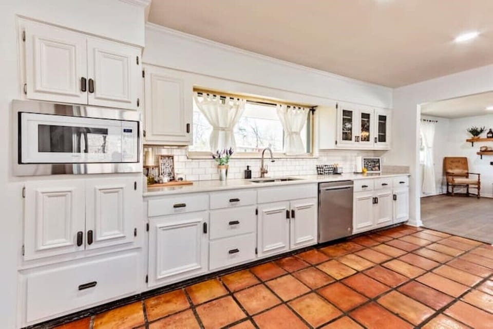 Kitchen 
All new appliances. Fully equipped granite, Pantry & tons cabinet.
