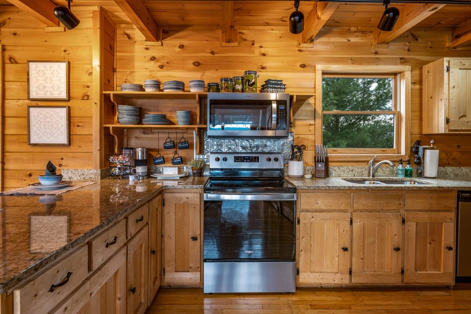 Full-size kitchen to enjoy with family.