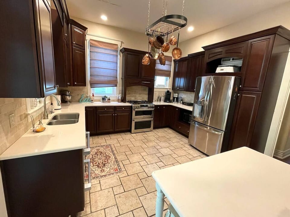 Chef's kitchen with all the amenities