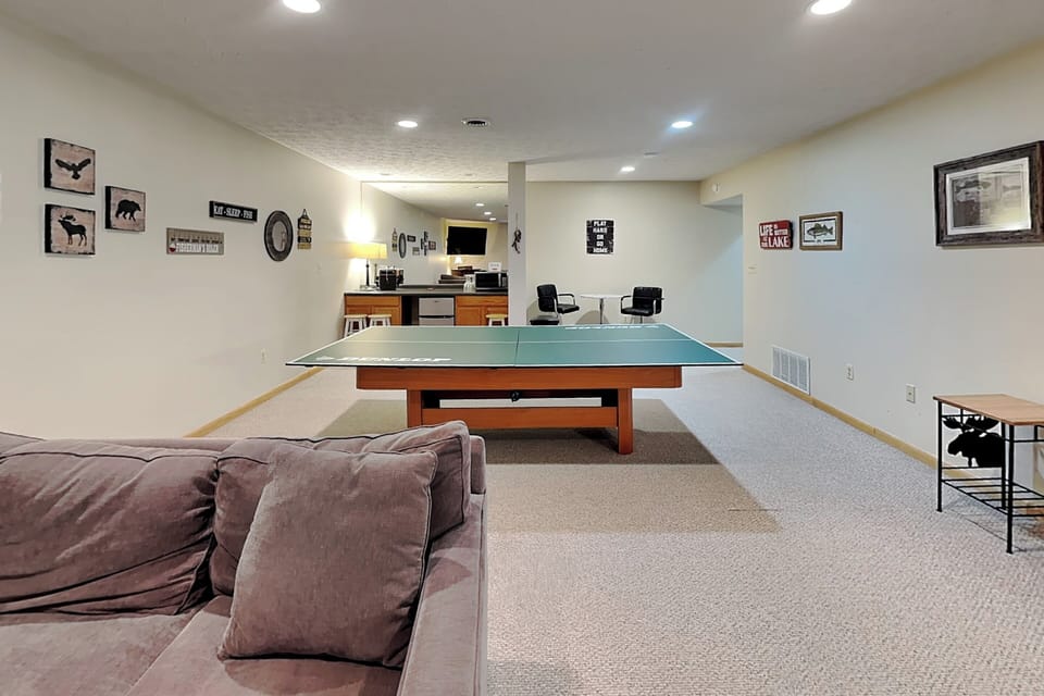 Lower Level Family Room w. Ping Pong Table