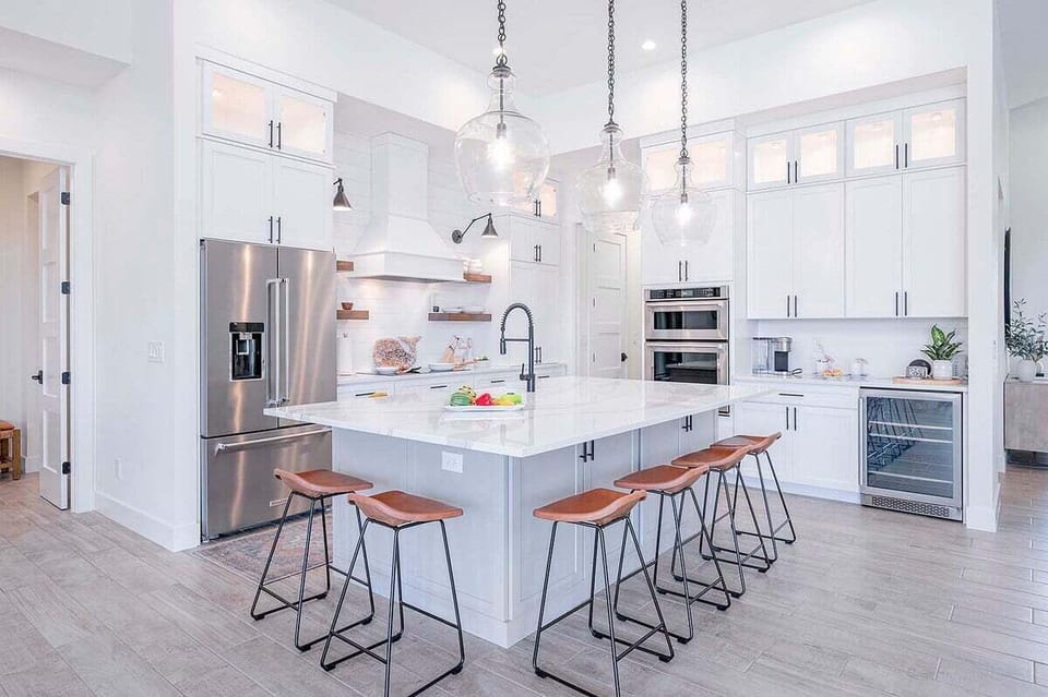 Large Kitchen with Center Island Great for Entertainment