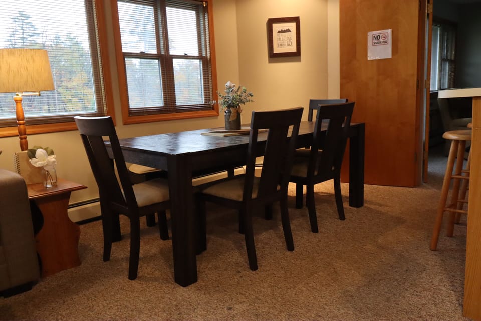 Large table seating for 6+