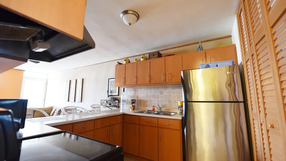full kitchen and laundry