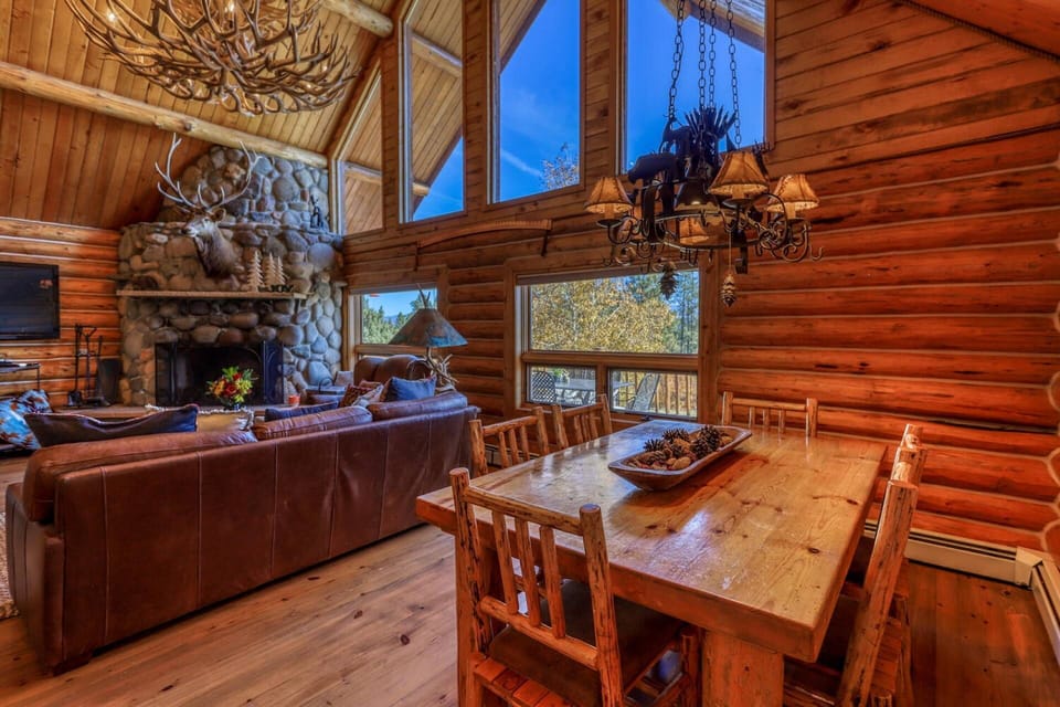 Looking on from your kitchen and eat in bar, you have a lovely hand crafted table for 6. This open concept makes entertaining easy. Welcome home!