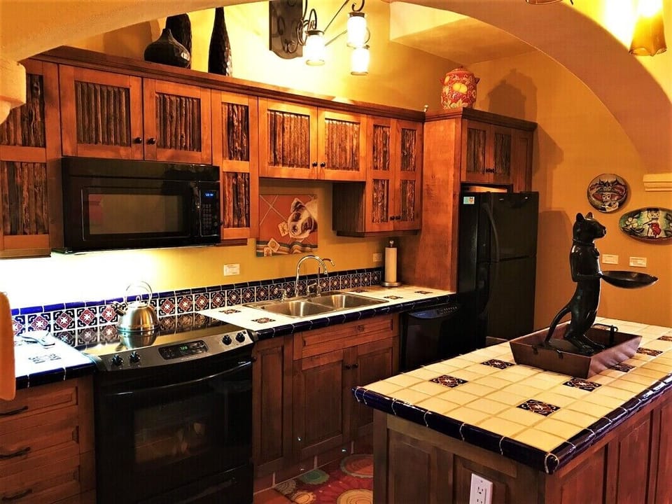 Kitchen / Fully Equipped / Refrigerator, Microwave, Stove, Dishwasher, Coffee Maker