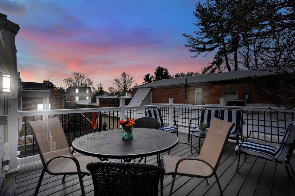 Enjoy the pleasure of al fresco dining on the private deck, where the gentle breeze and city seclusion offer a refreshing escape from the indoors