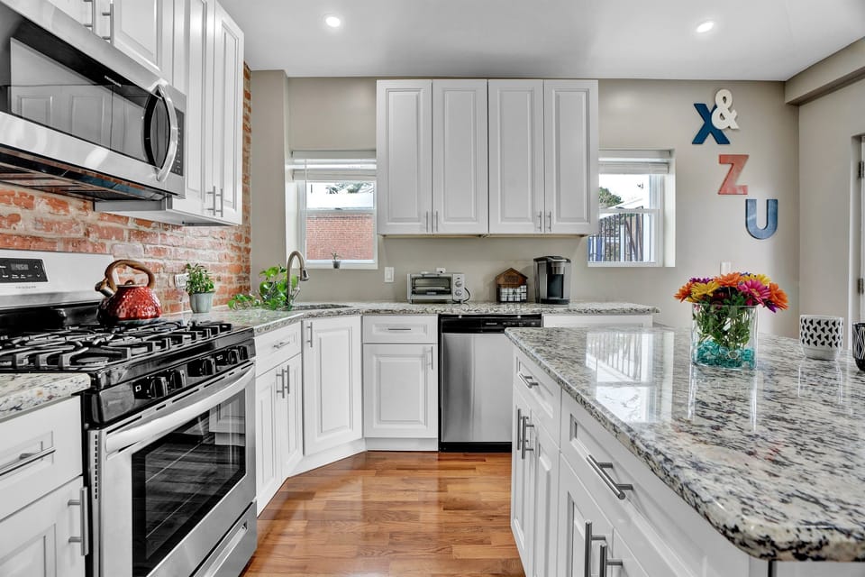 Cook up something special in this well-stocked kitchen! With everything you need from plates and bowls to pots and spices, you can be sure to make a delicious meal every time