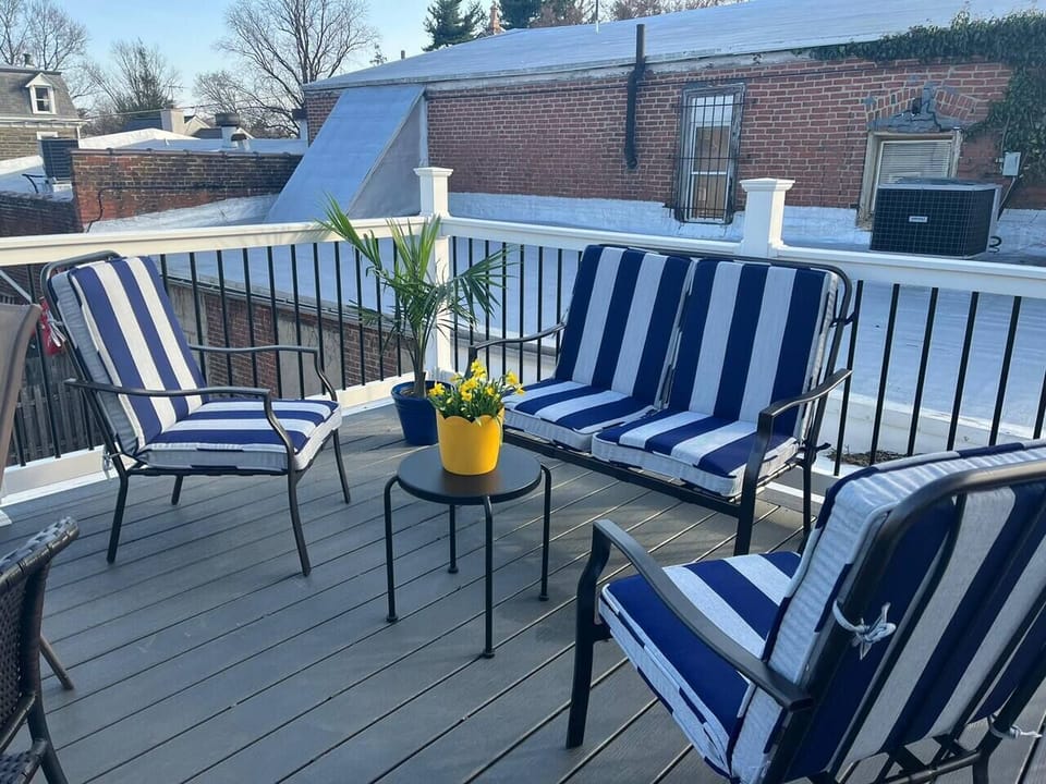 Unwind while experiencing the sunrise and sunset in the private deck. There is something special about appreciating nature's daily spectacles from an urban secluded set up that offers comfort and privacy