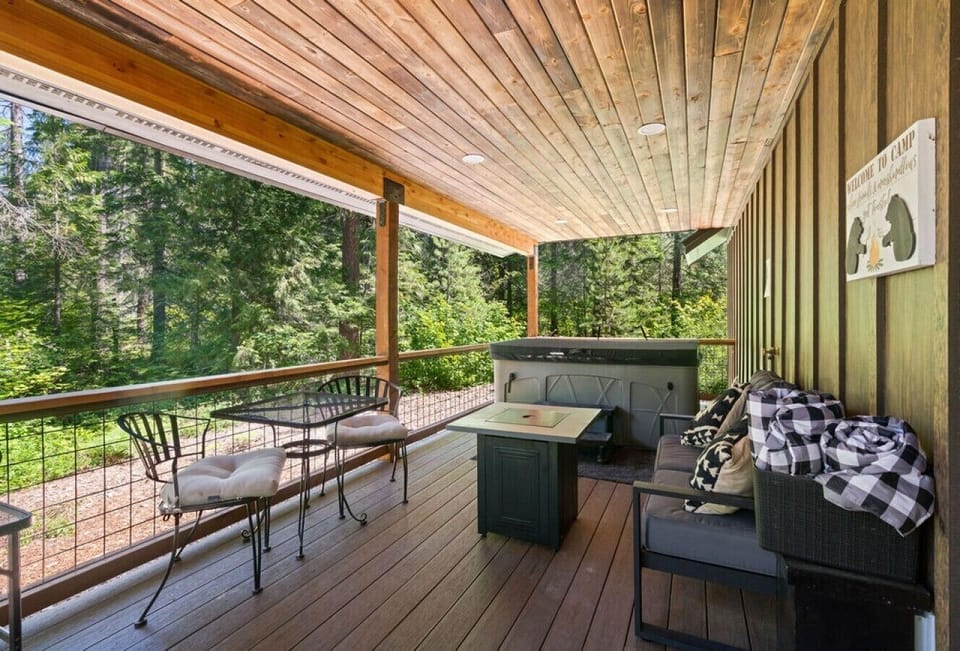 Deck with Private Hot tub