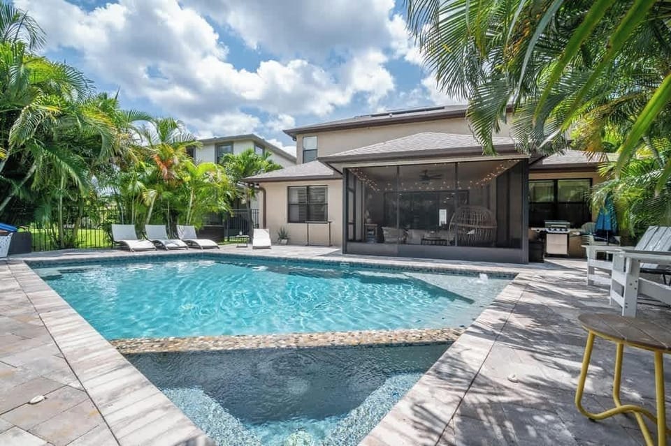 Pool & Hot Tub/Lanai