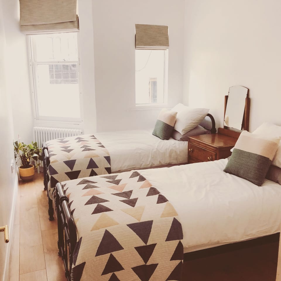 Twin bedroom 