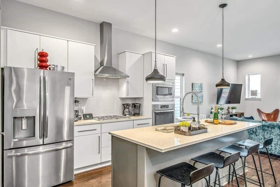 Channel your inner chef in this modern, stylish kitchen!