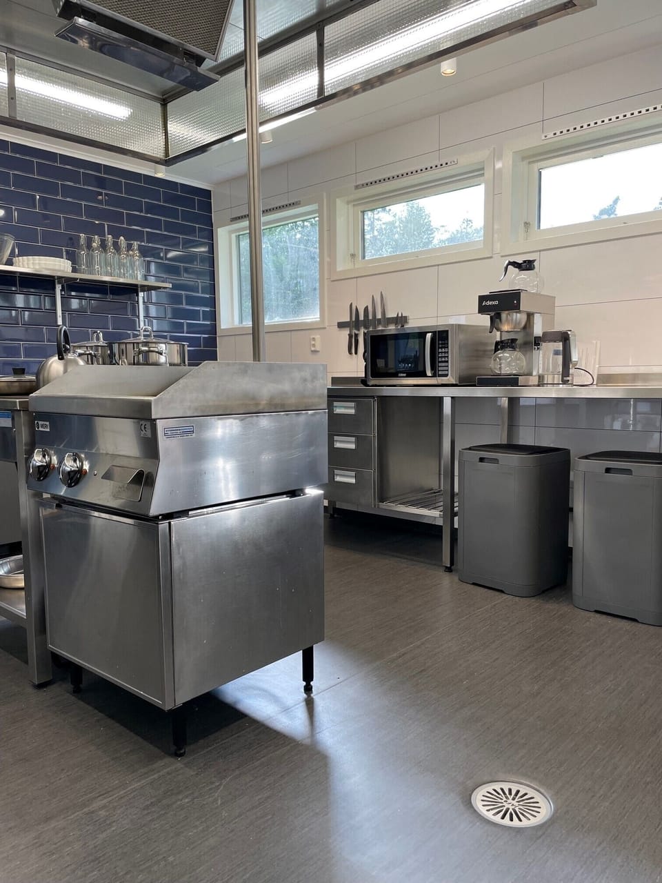 Spacious and equipped kitchen allows many persons to cook food together