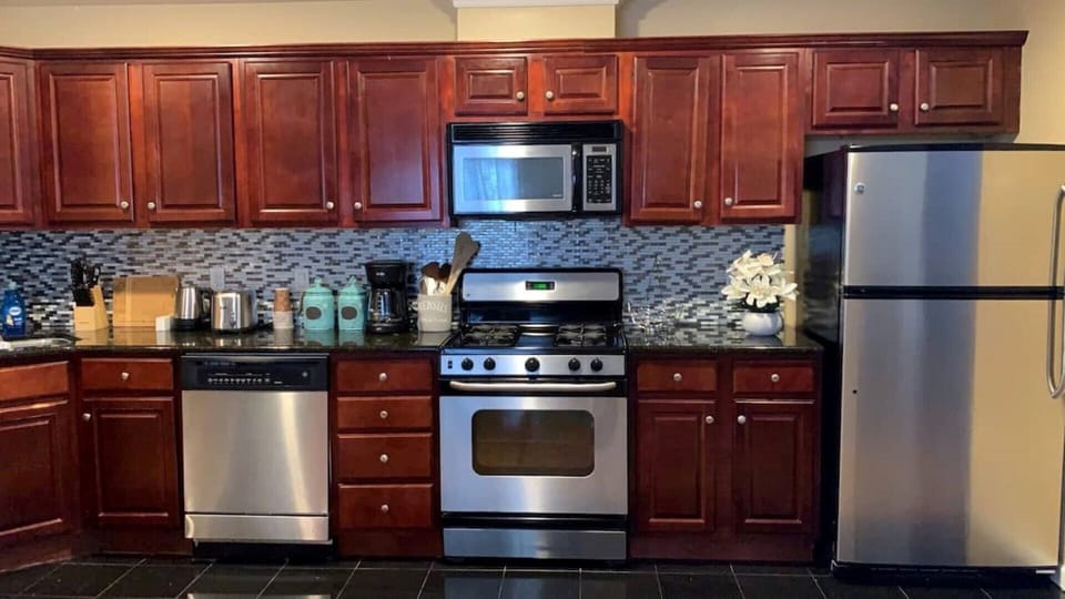 Full Kitchen 