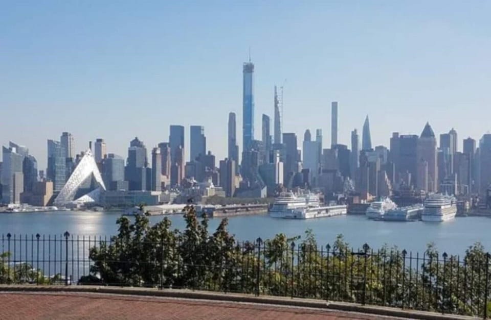 2 Blocks Away 5min walk best Views of New York 