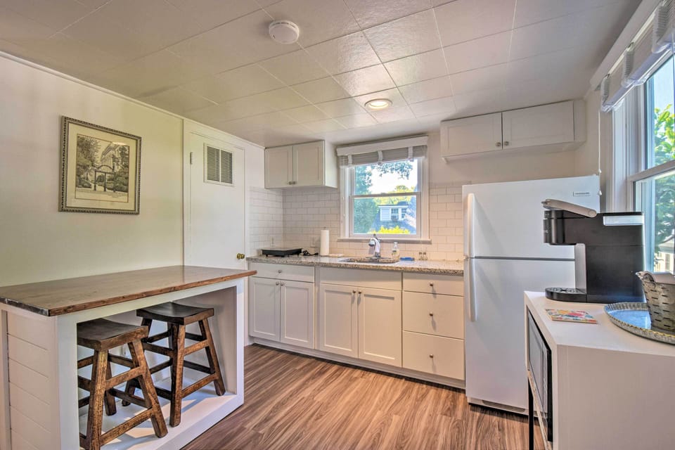 Well-Equipped Kitchenette | Dishware & Flatware Provided