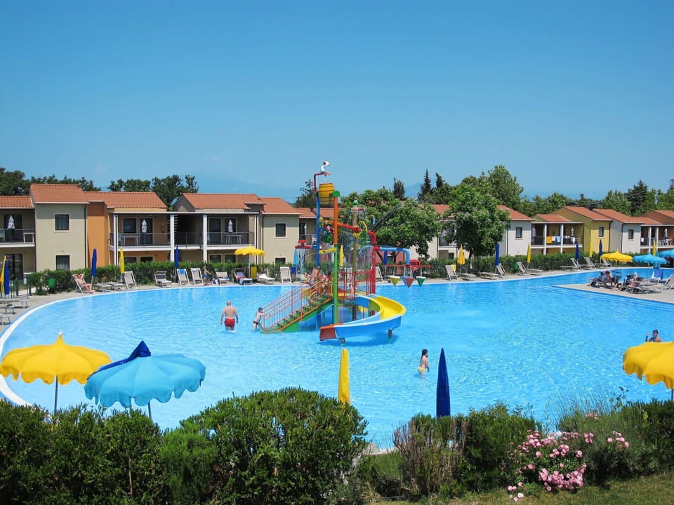 Water, Plant, Sky, Building, Property, Azure, Swimming Pool, Body Of Water, House, Tree