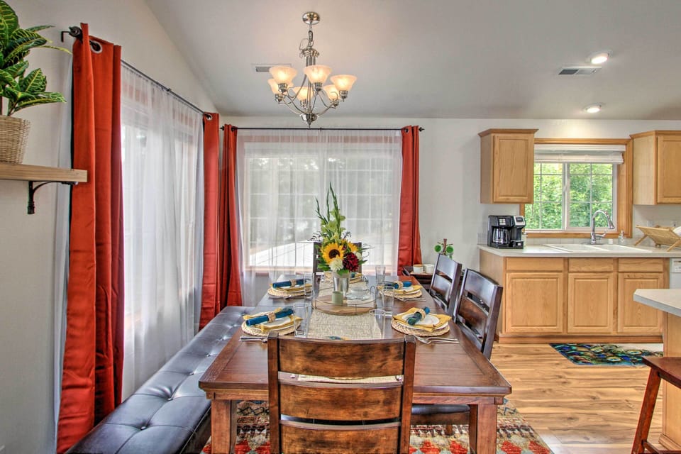 Living Room | 6-Person Dining Table