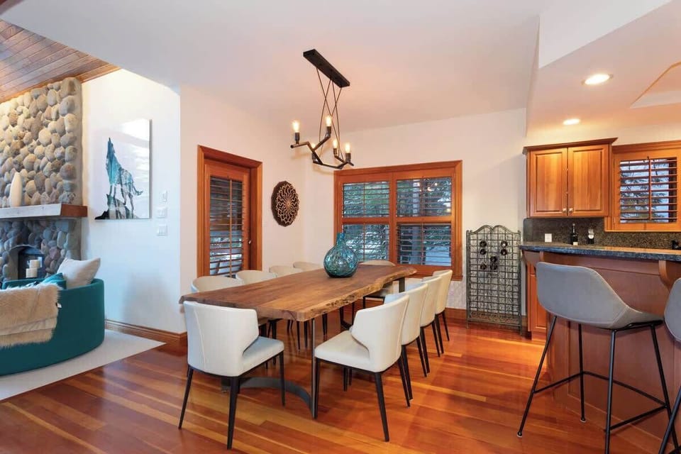 Dining Area (Main Floor)
