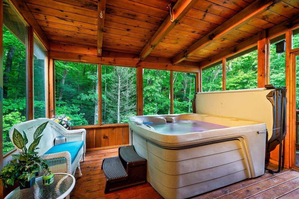 Indoor spa tub