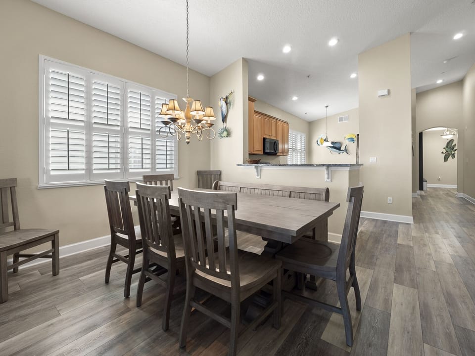 Dining Area with Seating for 8