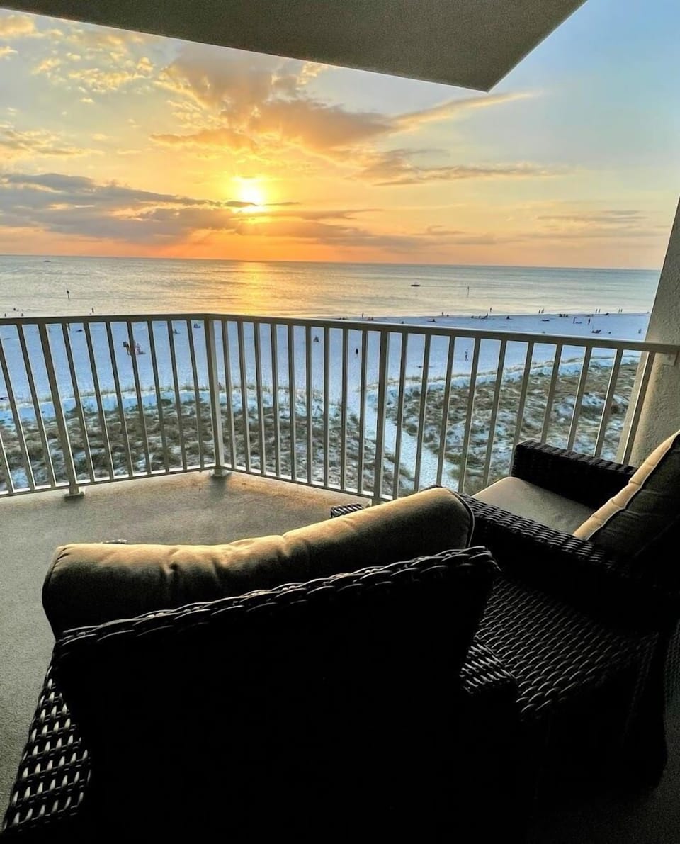 Large West Facing Beach & Sunset Views