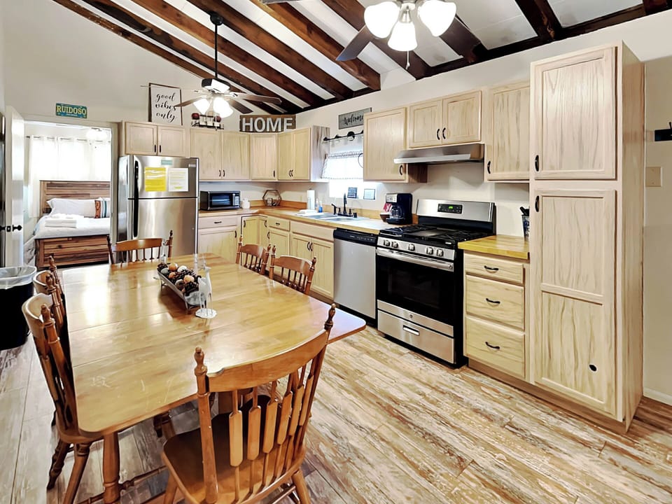 Eat-In Full Kitchen