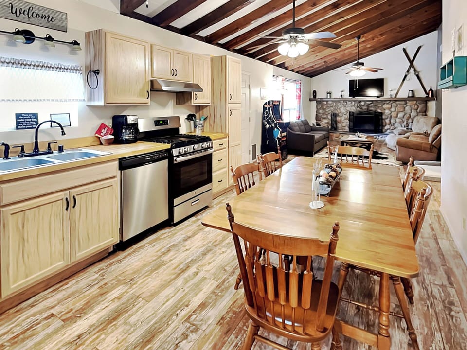 Eat-In Full Kitchen