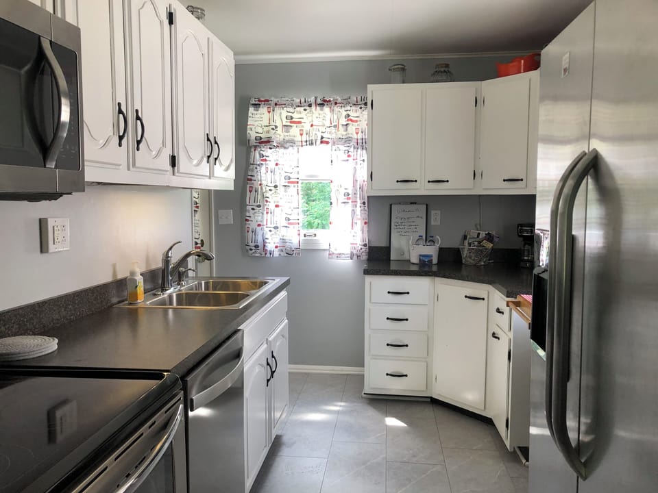 Fully equipped kitchen, ice maker, dish washer ect.