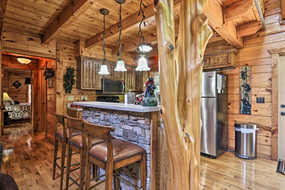 Kitchen | Fully Equipped w/ Cooking Basics