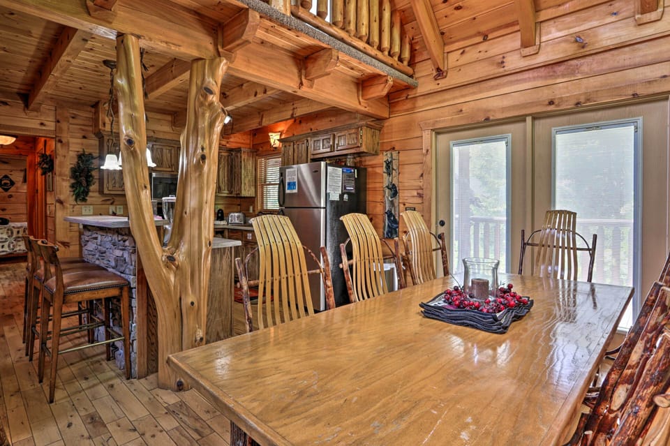 Living Room | 8-Person Dining Table