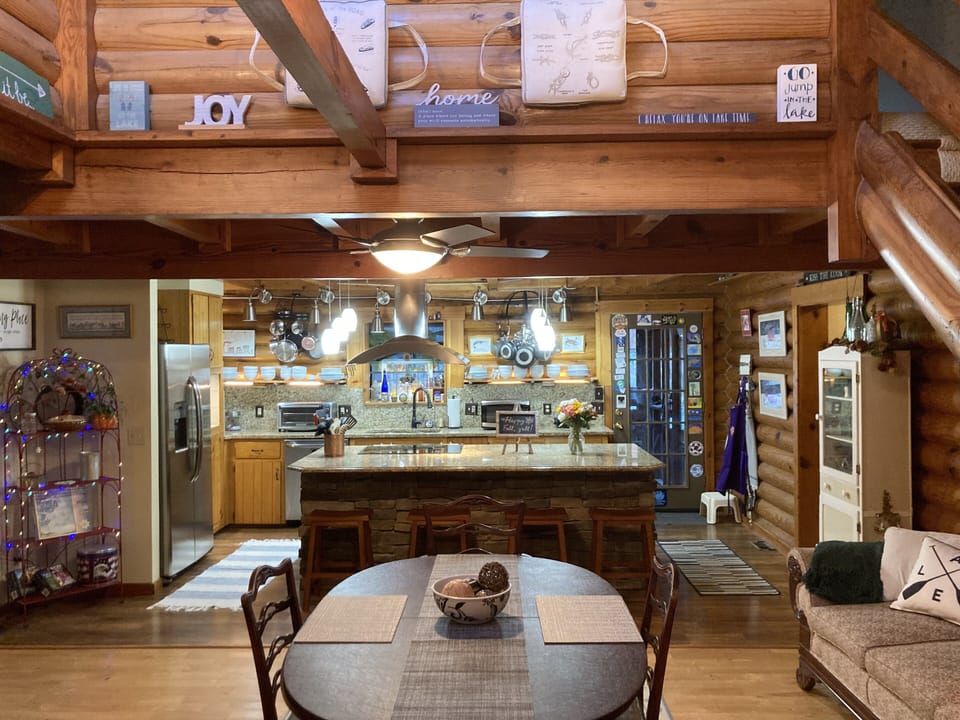 Dining and kitchen area (seats 10 comfortably)