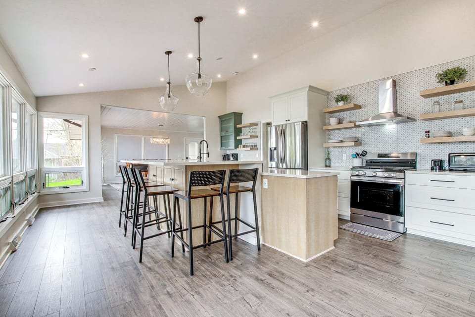 Kitchen | Bar Seating | Keurig & Drip Coffee Makers