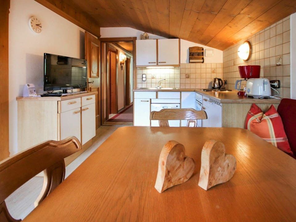 Cabinetry, Furniture, Property, Countertop, Building, Wood, Interior Design, Drawer, Flooring, Home Appliance