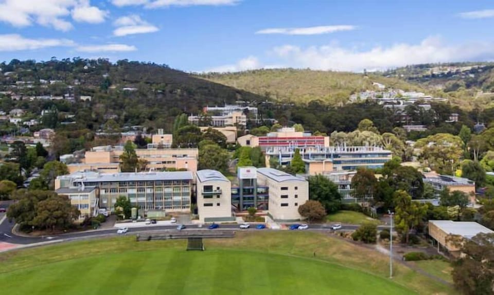 Short walk to Unversity of Tasmania