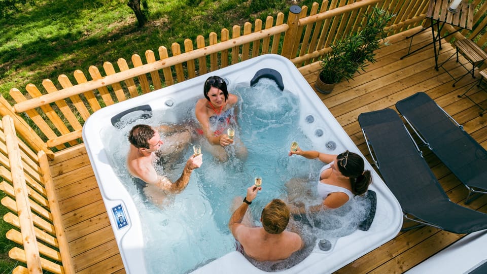 Outdoor spa tub