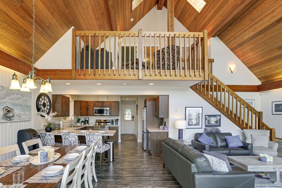 Vaulted ceiling with skylights and dual ceiling fans