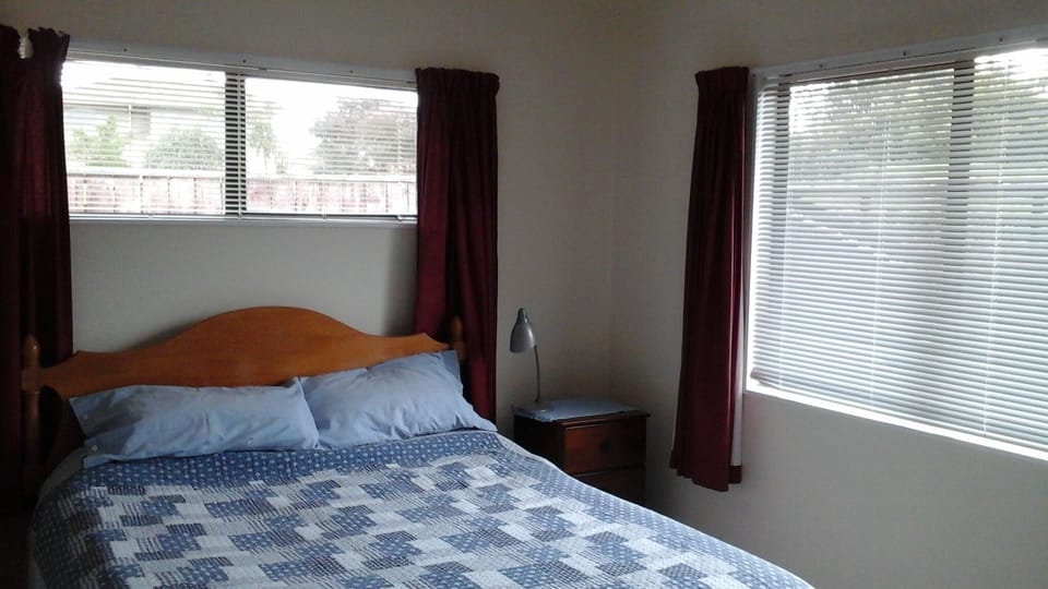 Main bedroom with queen size bed