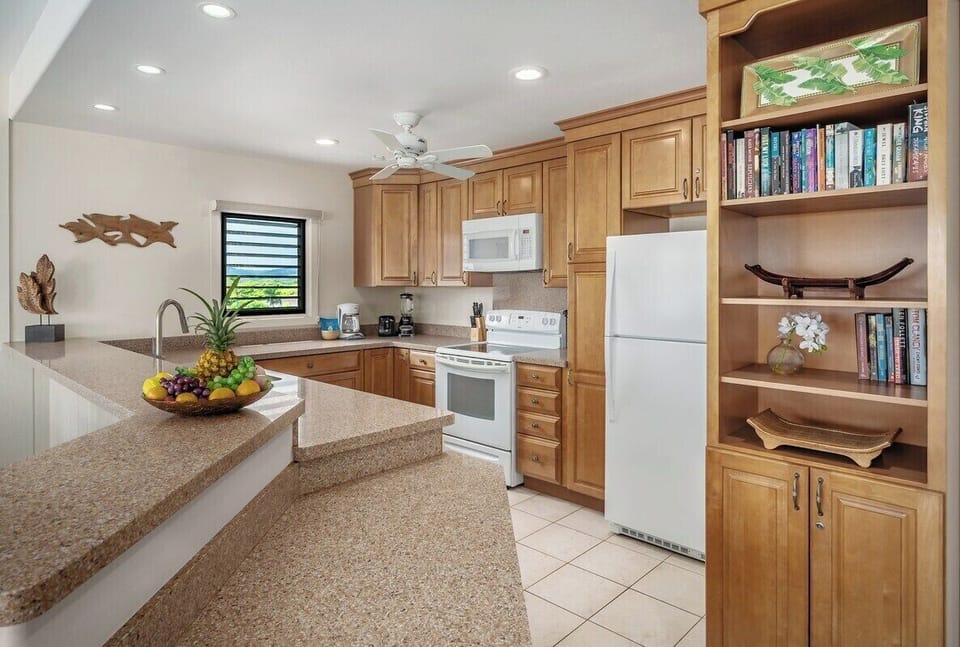 Manualoha 610 - Remodeled Fully Equipped Kitchen