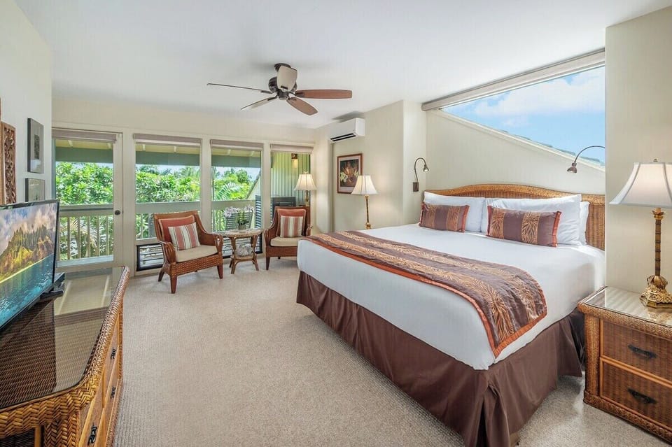 Manualoha 610 - Bright Master Suite with AC and Private Lanai